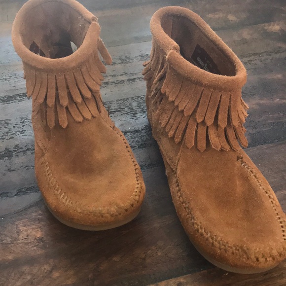 minnetonka girls boots